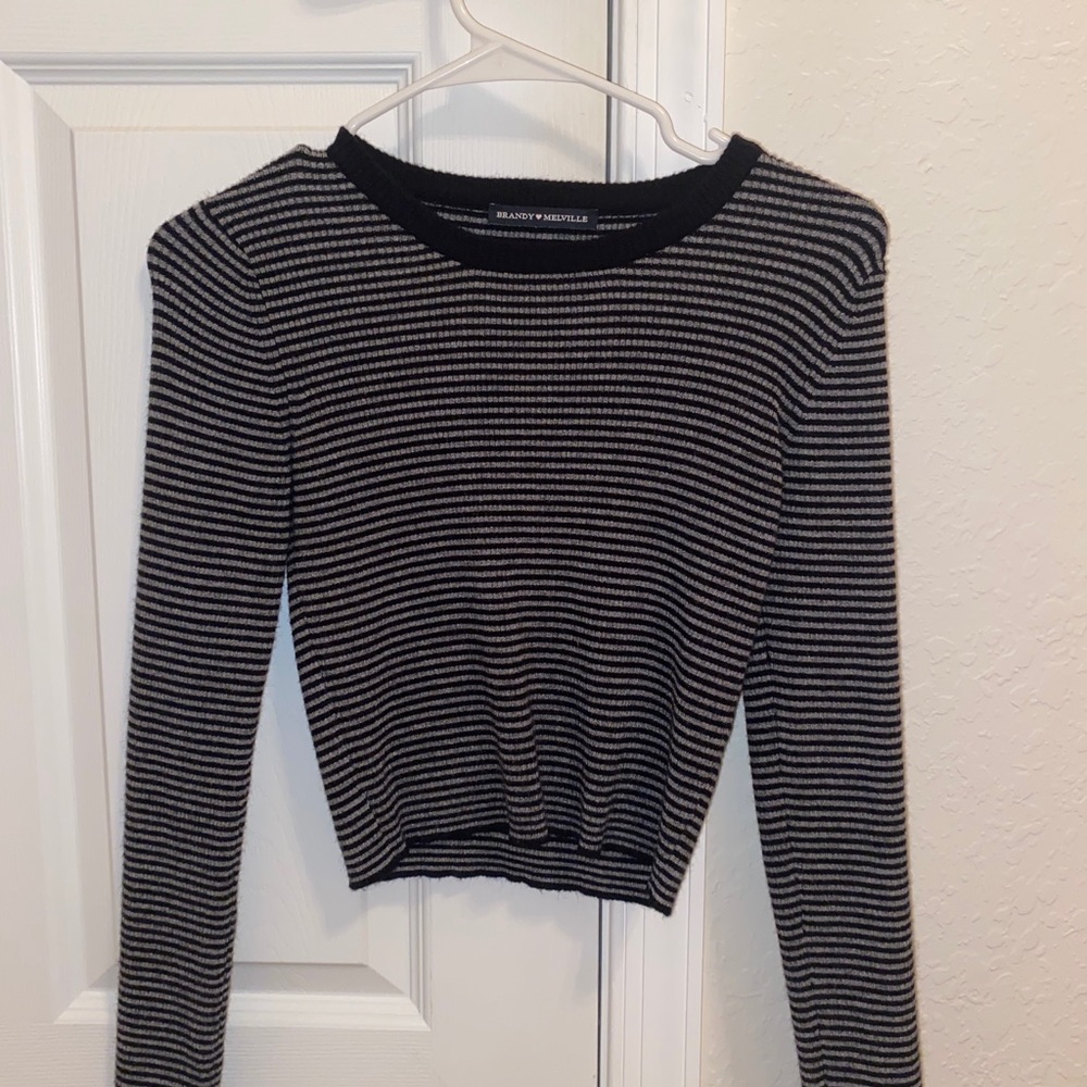 Brandy Melville cropped sweater top